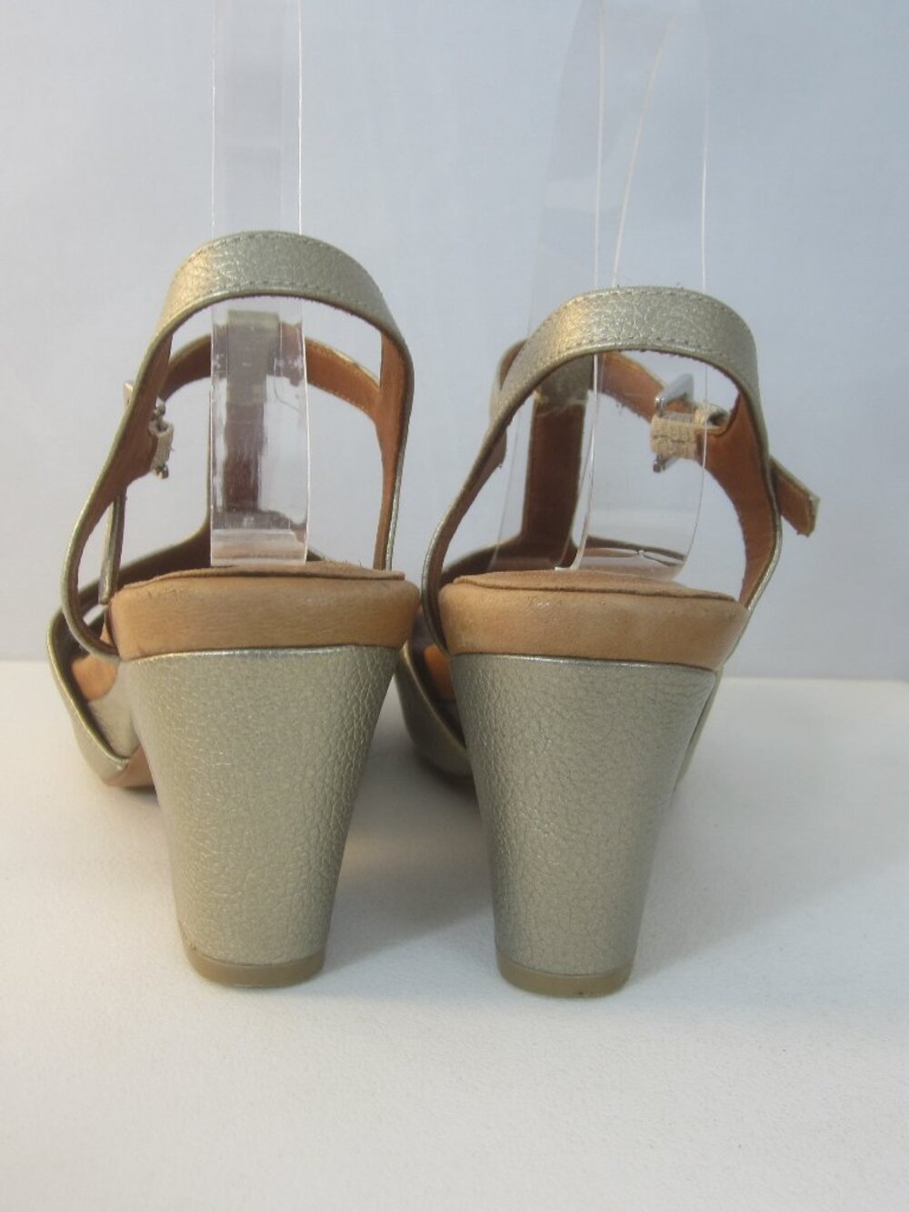 Gentle Souls Women 7.5 M Gold Day Dream T Strap Platform Leather Sandals - Picture 4 of 10